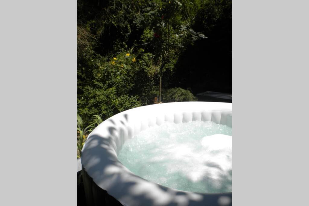 A De Vaucluse Fontaine-de-Vaucluse