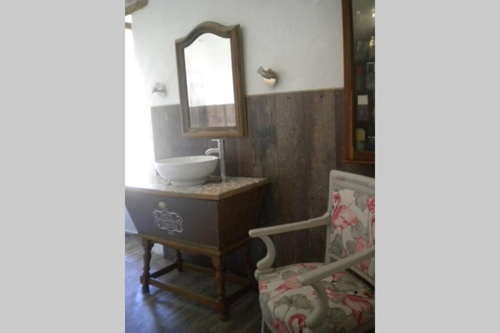 A De Vaucluse Apartment