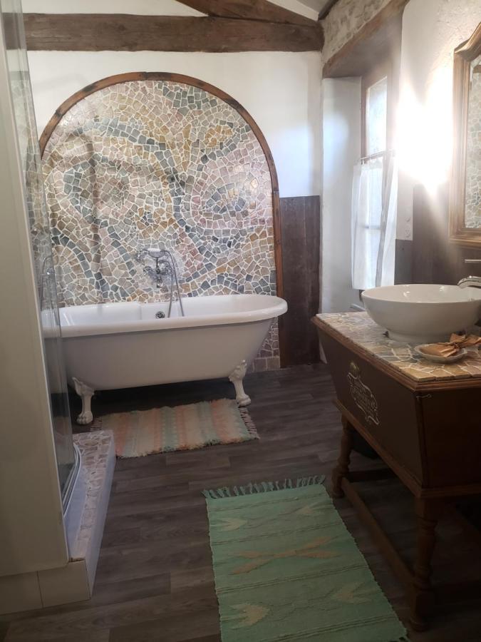 A De Vaucluse Apartment